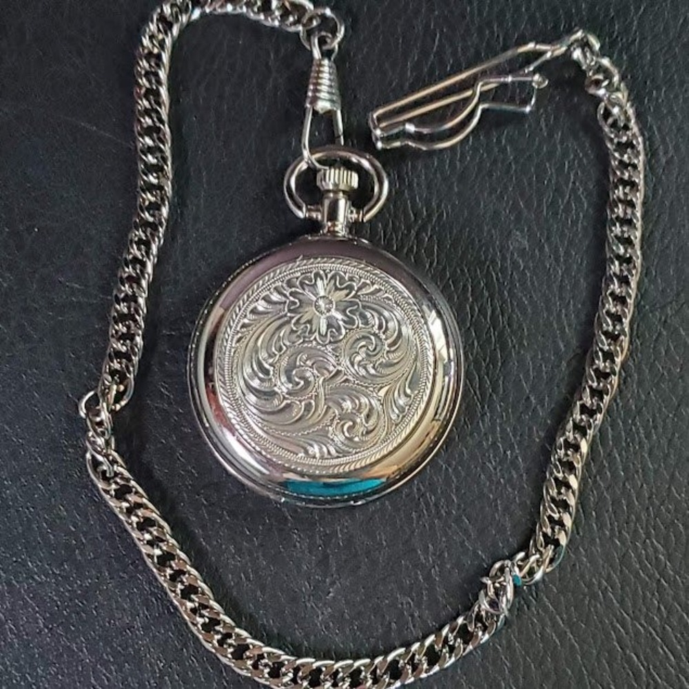 Montana Silversmiths Pocket Watch X5039 Silver Tone Floral Engraved Running